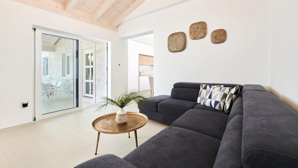 Living room, Seating area, air conditioner
