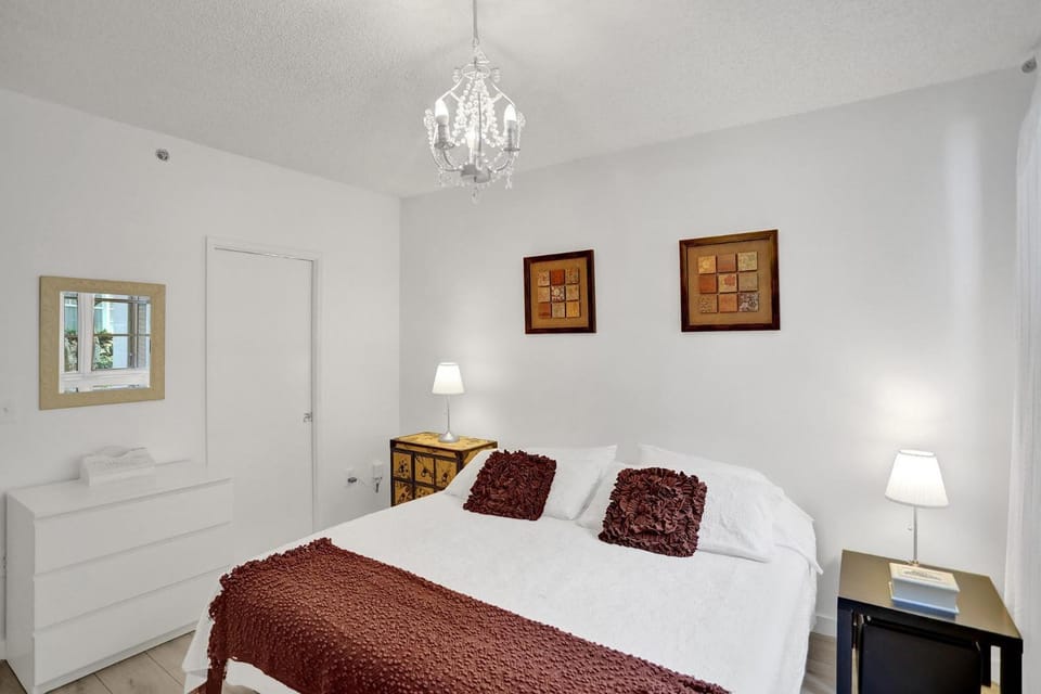 Yacht Club Newly renovated parking included Apartment in Sunny Isles Beach