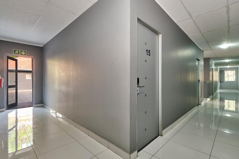 Property building, Decorative detail, Bedroom