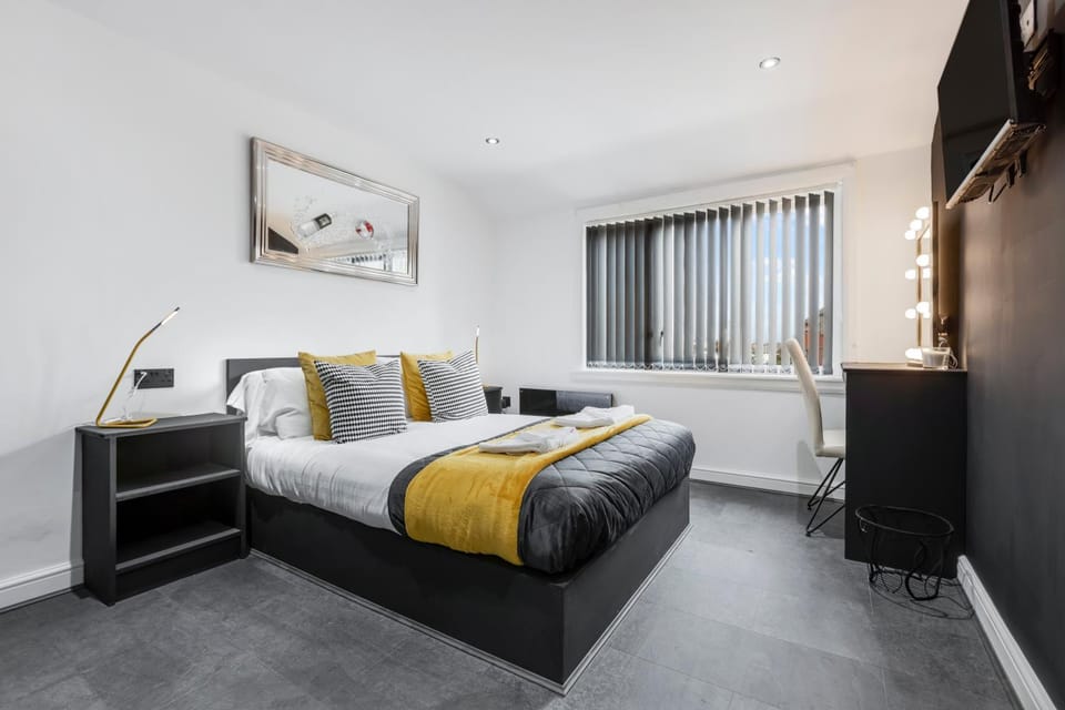 TWO BED Modern Apartment 5min walk to Town centre with Free Parking ! Under New Management Apartment in Blackpool