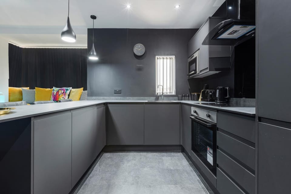TWO BED Modern Apartment 5min walk to Town centre with Free Parking ! Under New Management Apartment in Blackpool
