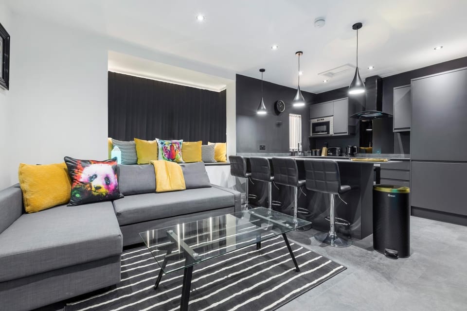 TWO BED Modern Apartment 5min walk to Town centre with Free Parking ! Under New Management Apartment in Blackpool