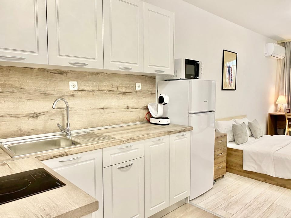 Kitchen or kitchenette, pet friendly, stove