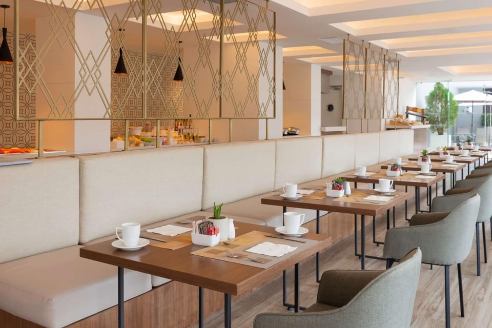 Restaurant/places to eat, Dining area, On site