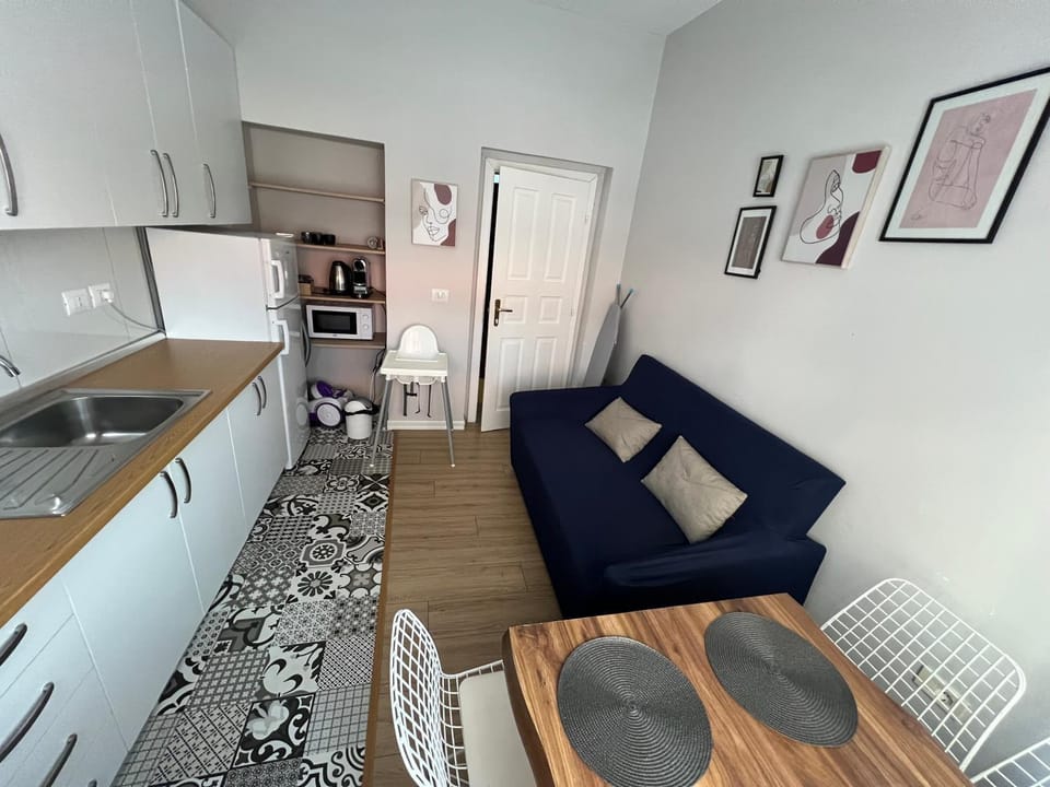 Kitchen or kitchenette, kitchen