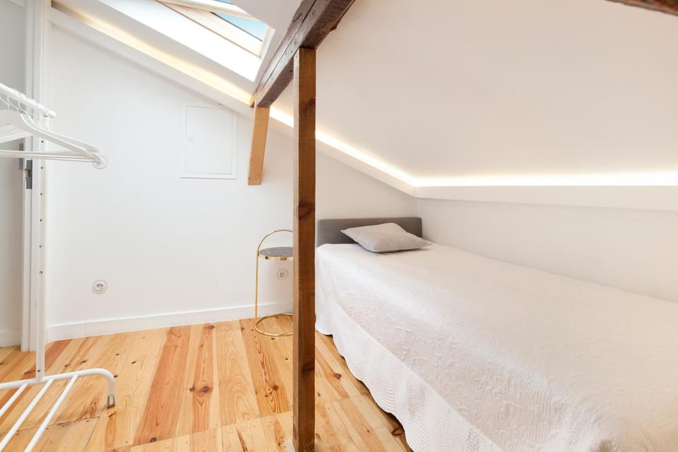 Tiny Cosy Room- Alcantara Bed and Breakfast in Lisbon