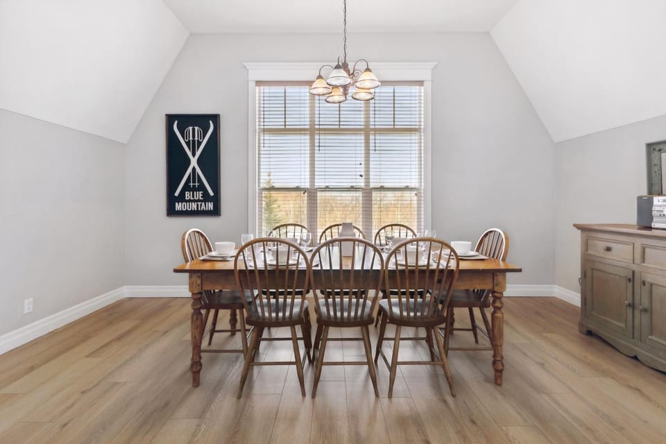 210 at Snowbridge w/ Golf Course View House in Grey Highlands