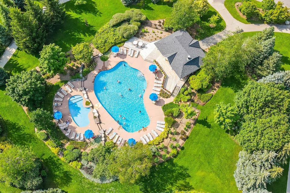 210 at Snowbridge w/ Golf Course View House in Grey Highlands