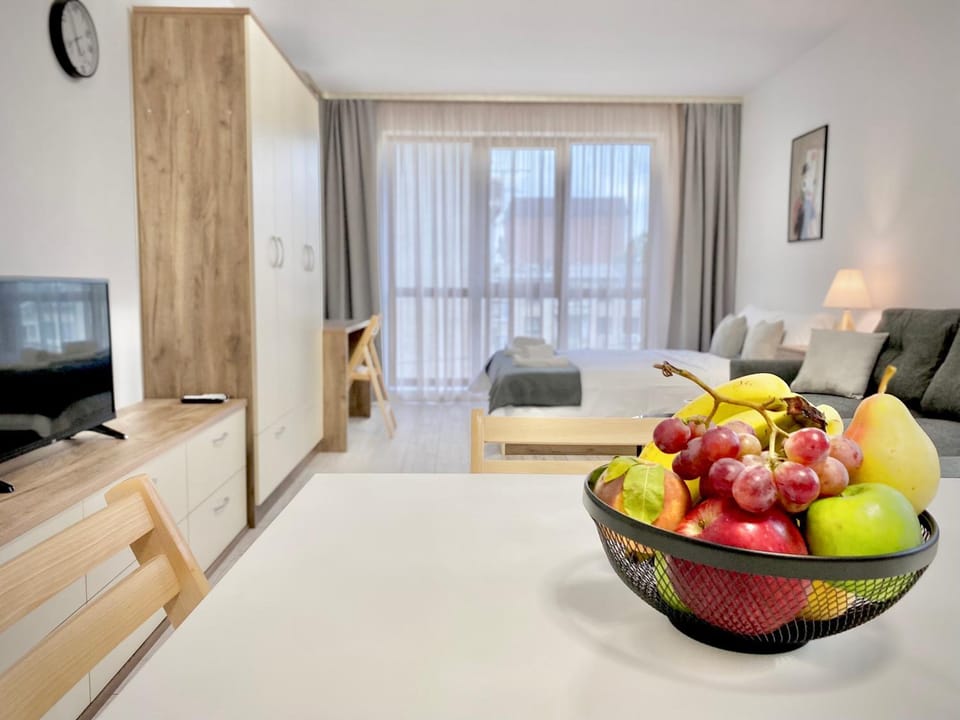 Food close-up, TV and multimedia, Seating area, Dining area