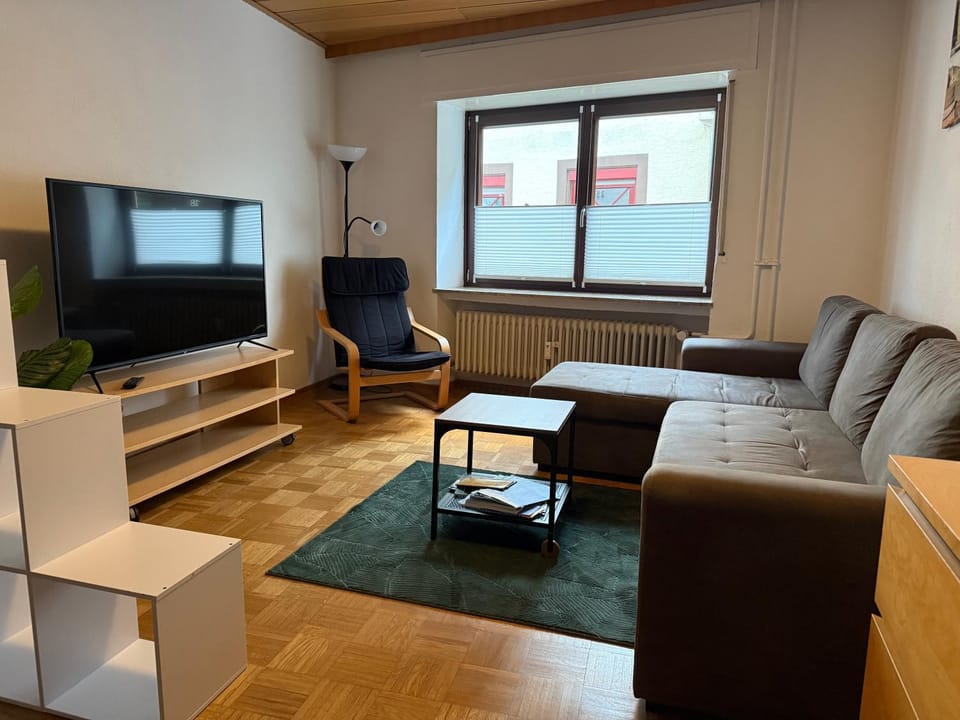 TV and multimedia, Living room, Evening entertainment