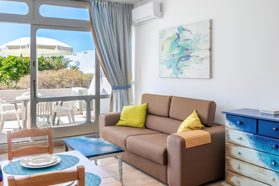 Living room, air conditioner