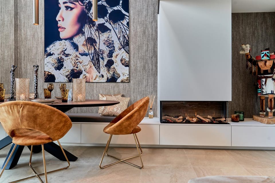 Dining area, flat iron