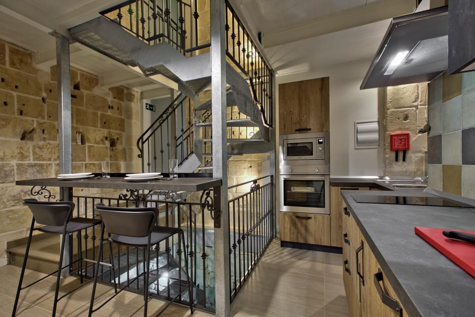 Chateau La Vallette - Tritoni Suite Bed and Breakfast in Valletta