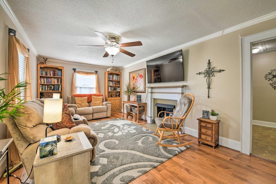 Belmont Retreat ~ 14 Mi to Dtwn Charlotte! House in Belmont