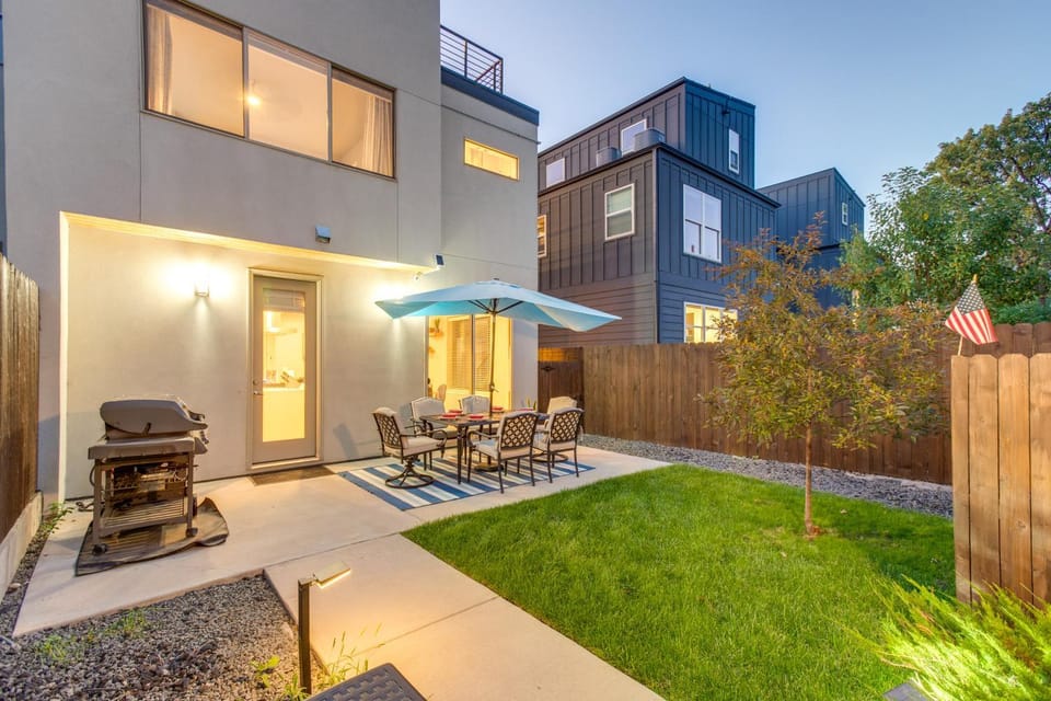 Heated Rooftop Deck & Mtn Views: Denver Retreat House in Englewood