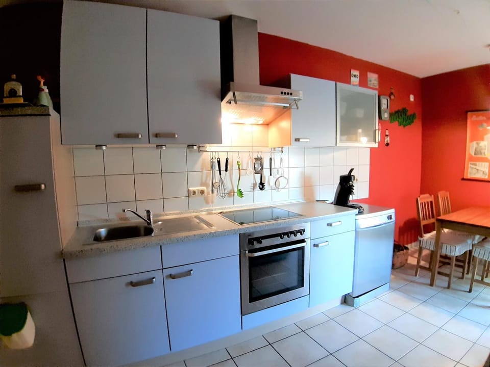 Kitchen or kitchenette, Dining area, dishwasher, pet friendly, stove