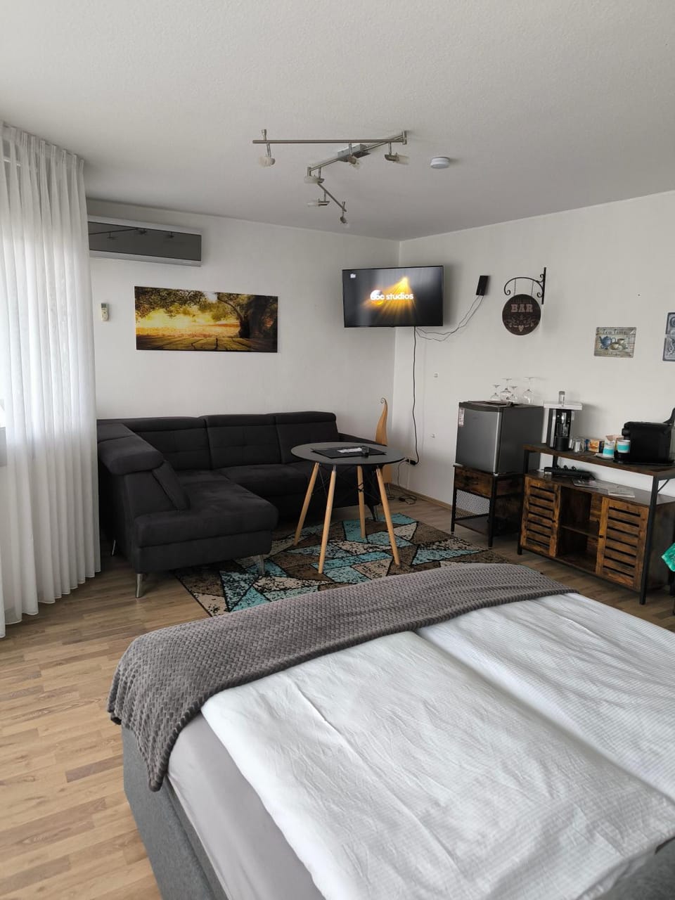 Photo of the whole room