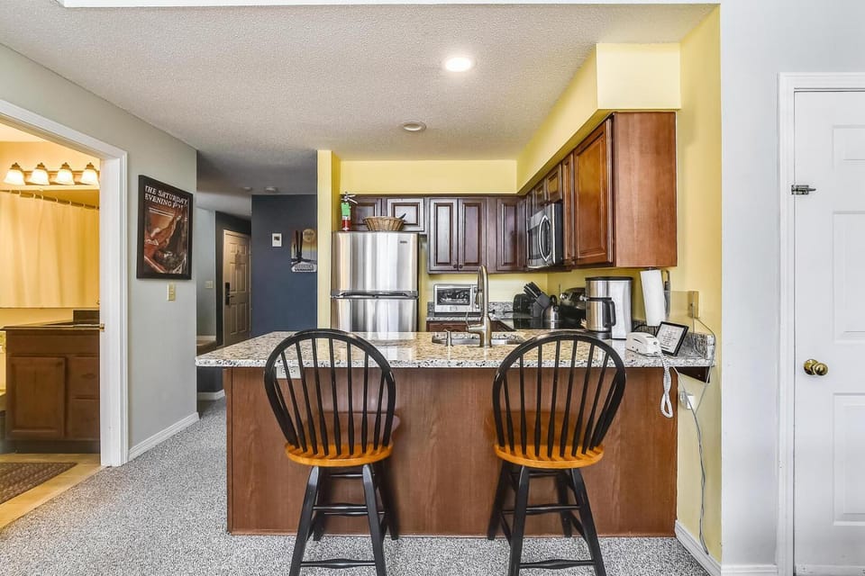 Pico F305 House in Mendon