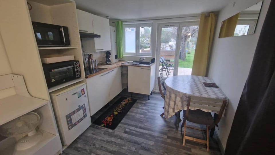 Studio Marmotte, quartier marais, terrasse en rez de jardin, matelas confort Apartment in Bourges