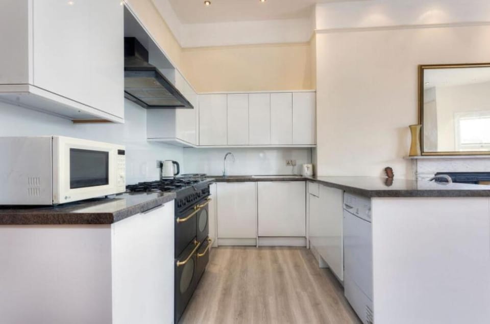 Family Friendly Sea View Apartment Apartment in Hove
