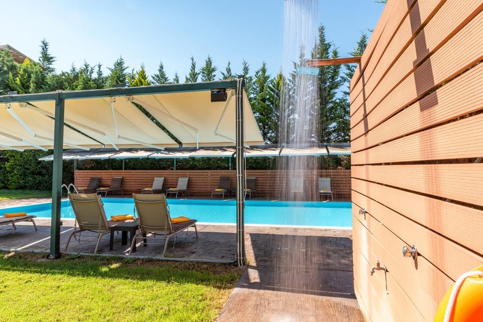 Shower, Swimming pool