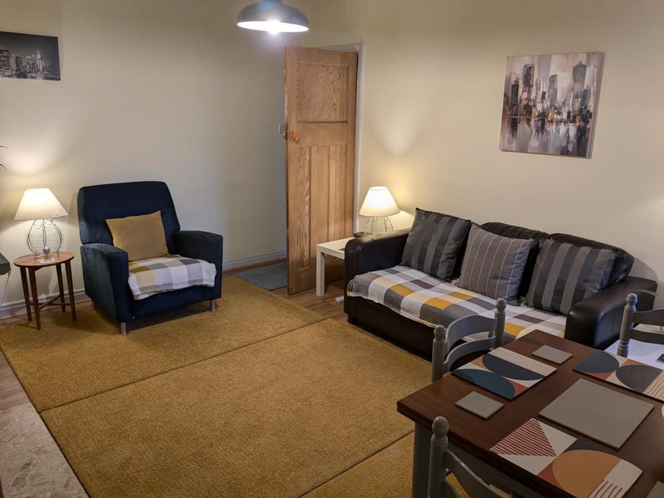Apartment with Outside Patio and Car Space Apartment in England