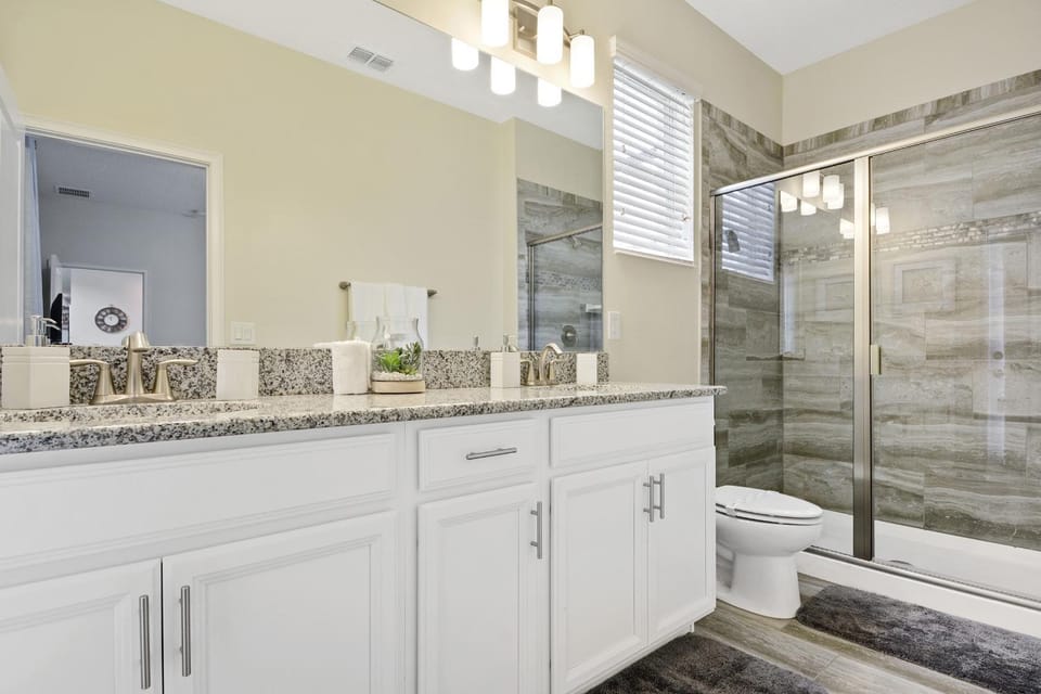 Shower, Toilet