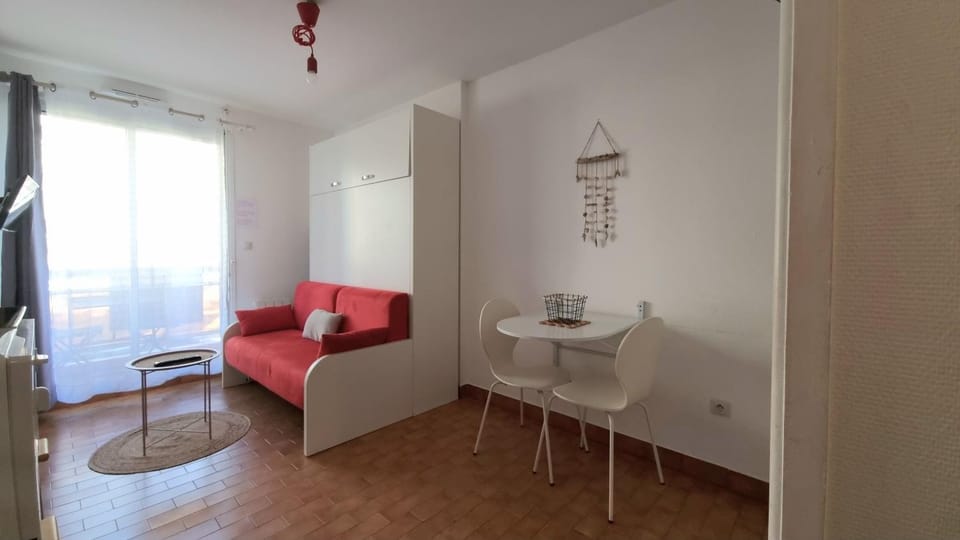 Studio Cozy en Bord de Plage avec Vue Mer et Wifi Apartment in Canet-en-Roussillon