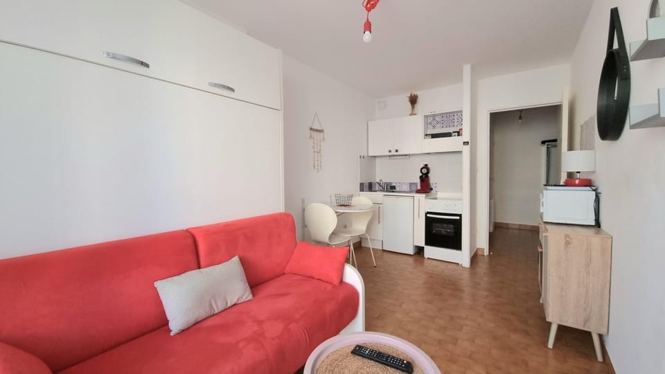 Studio Cozy en Bord de Plage avec Vue Mer et Wifi Apartment in Canet-en-Roussillon