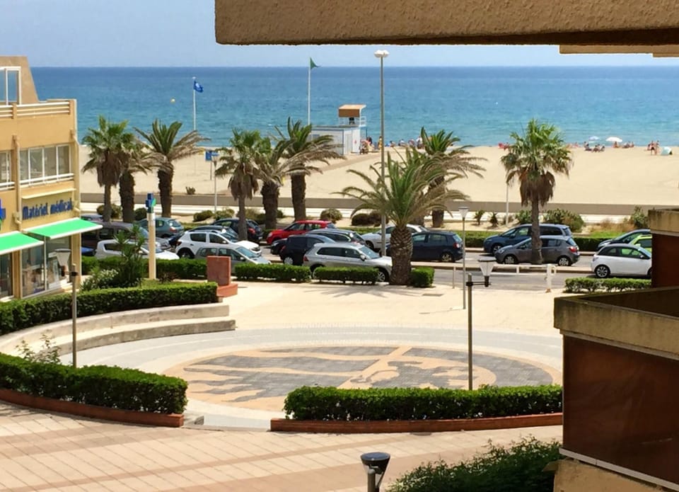 Day, Natural landscape, Beach, Sea view, Location, Parking