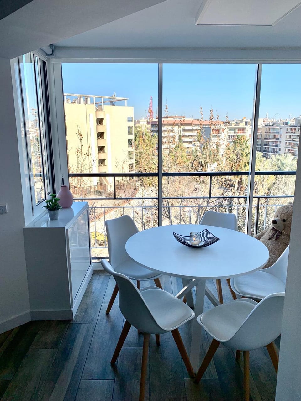 Balcony/Terrace, Dining area, Street view