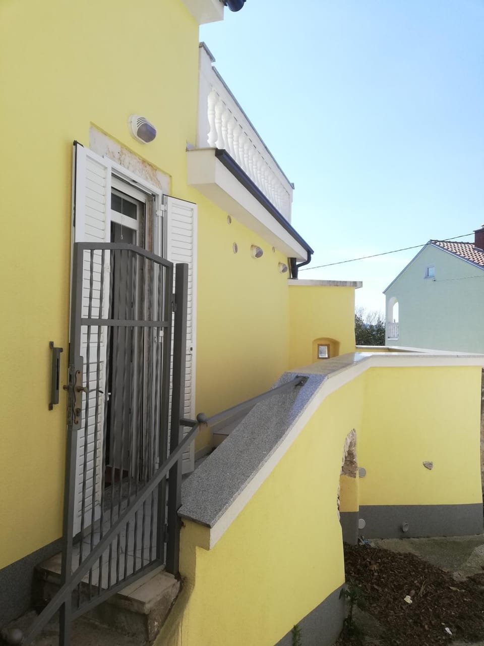 Property building, Facade/entrance, Balcony/Terrace