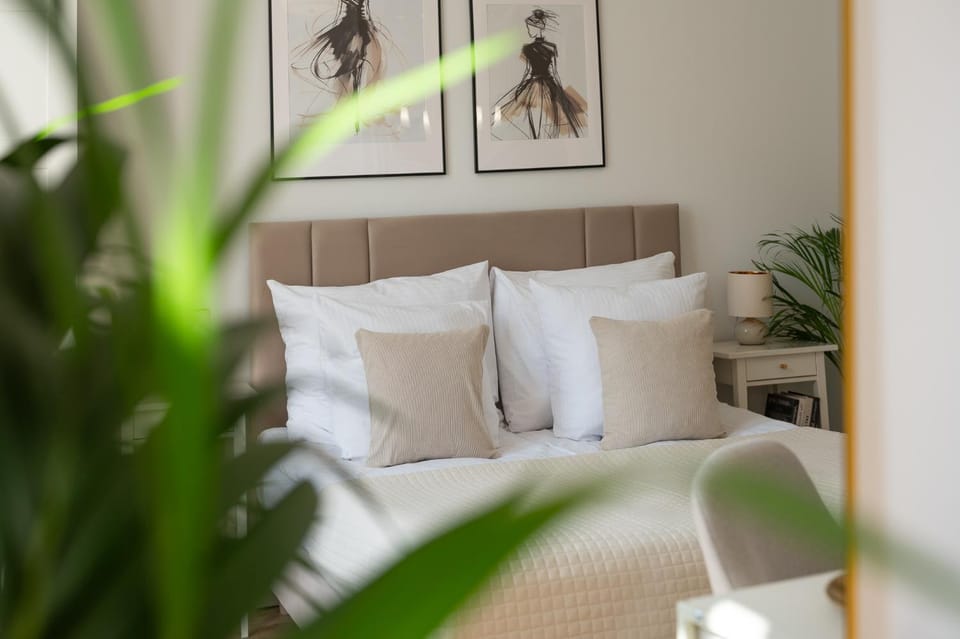 Bed, Living room