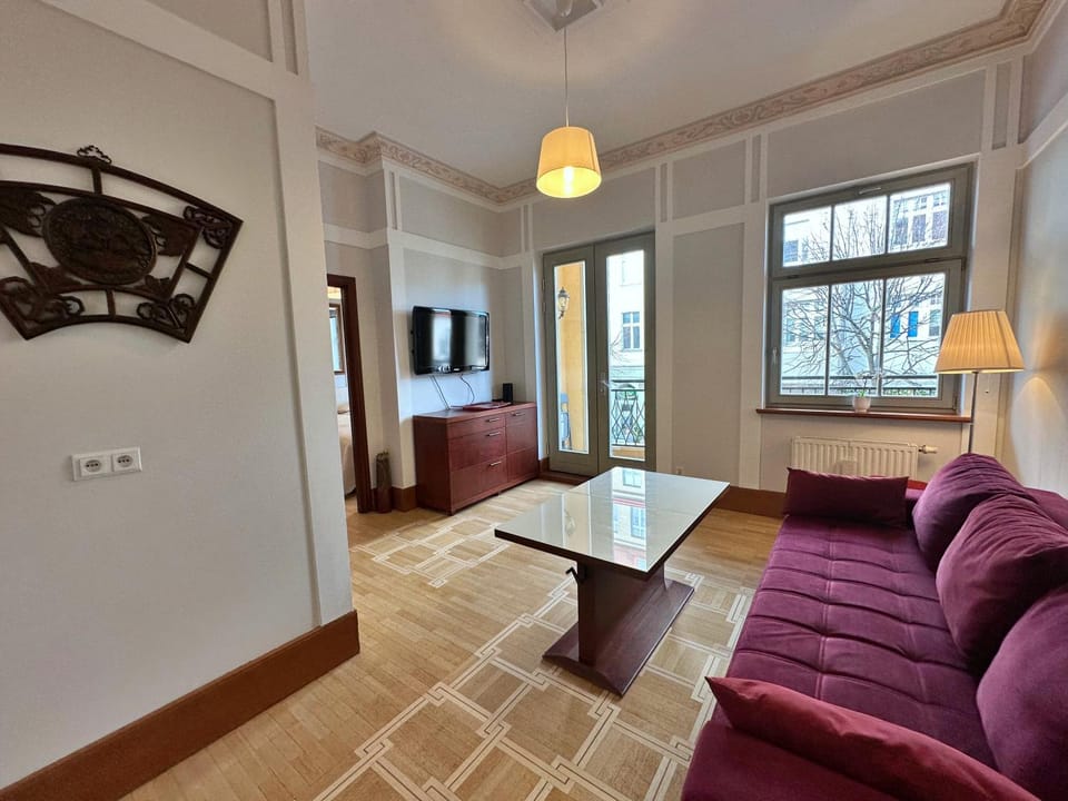 Bed, Living room