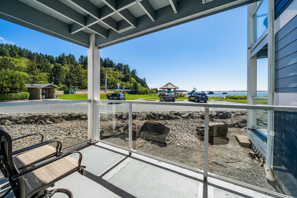 Waters Edge 103 House in Lincoln City