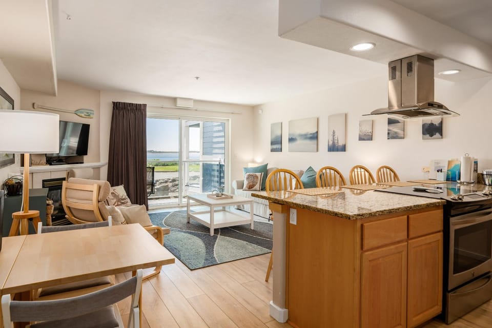 Waters Edge 103 House in Lincoln City