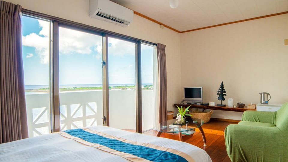 Bed, TV and multimedia, View (from property/room)