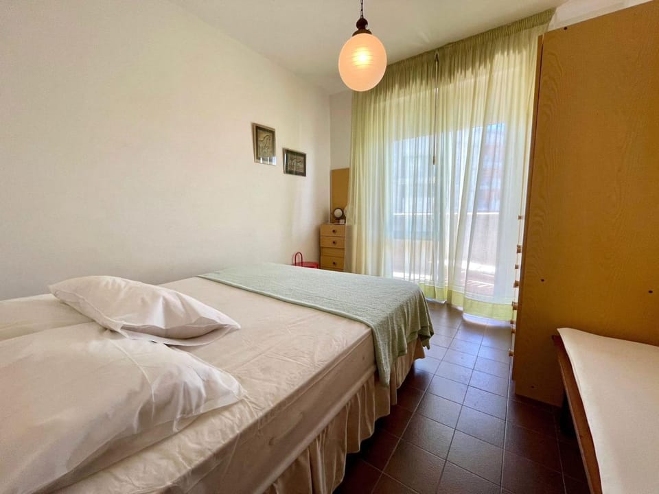 Bed, Decorative detail, Bedroom