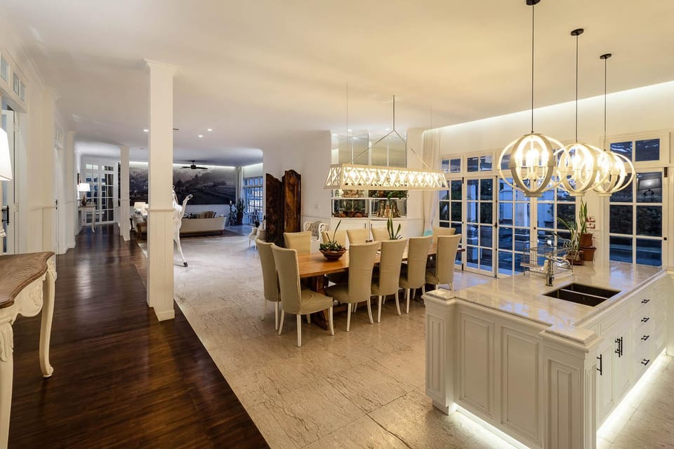 Kitchen or kitchenette, Living room, Seating area