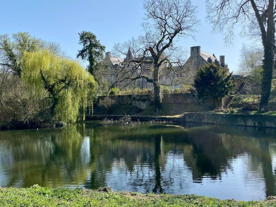 Dinan « La vie de château » manoir XIe parc étang Apartment in Brittany