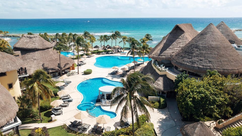 Property building, Beach, Swimming pool