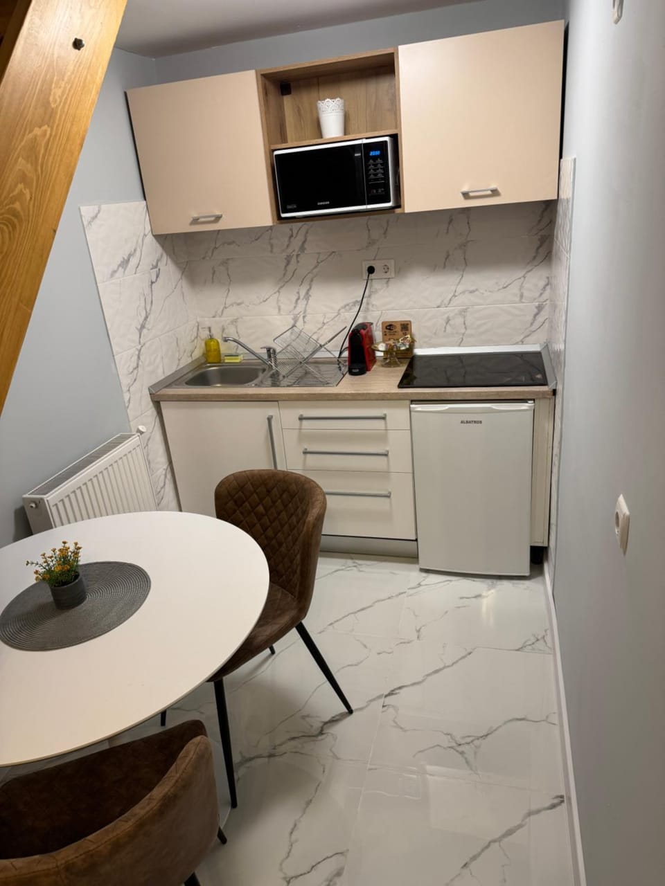 Kitchen or kitchenette, Dining area, minibar