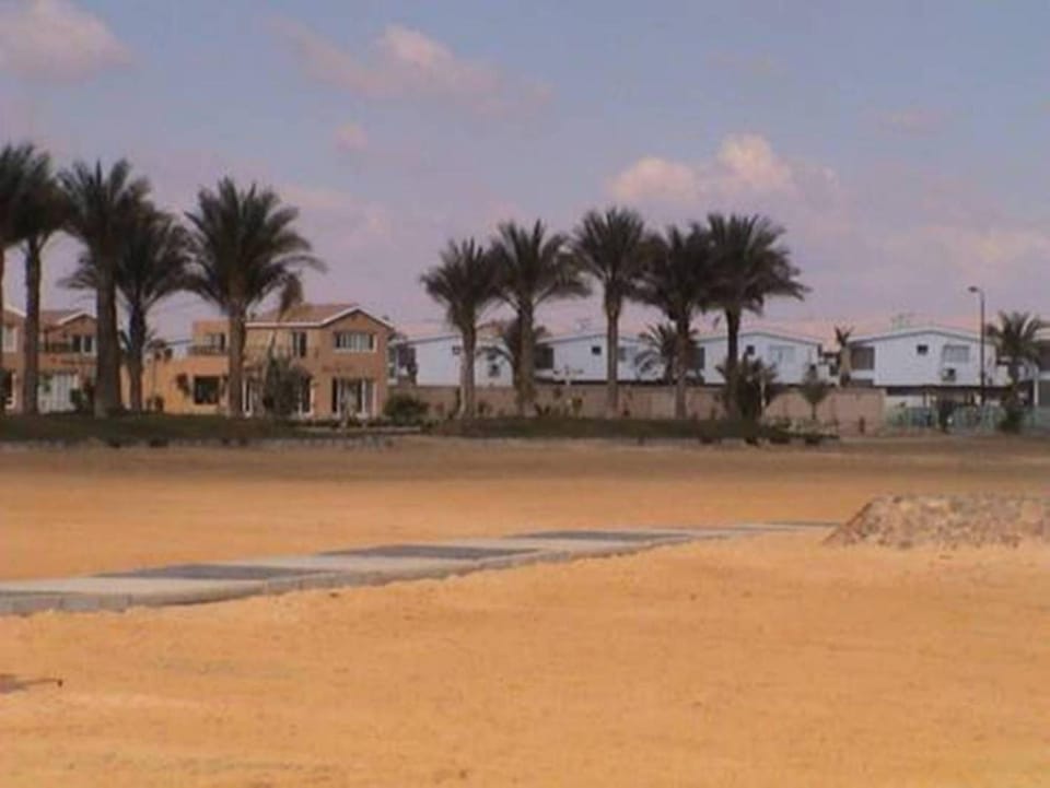 Neighbourhood, Beach