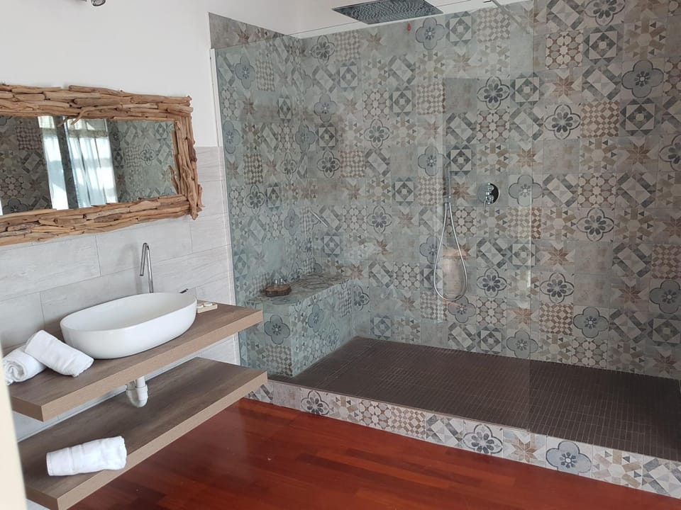 Bathroom, towels