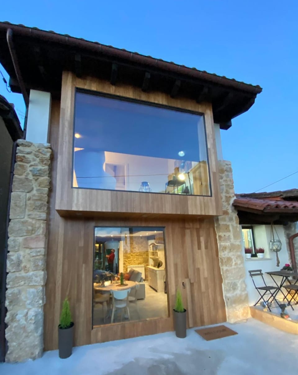 Facade/entrance, Off site