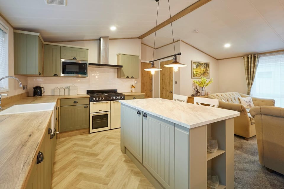 Foxglove Lodge with Hot Tub Chalet in England