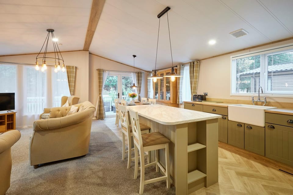Foxglove Lodge with Hot Tub Chalet in England