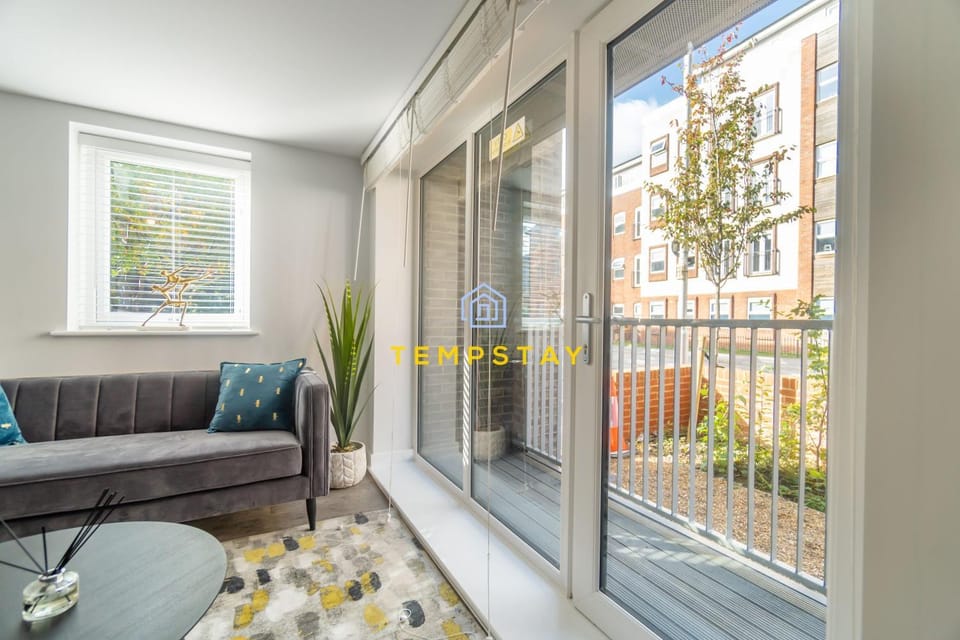 HIGH SPEC MODERN APARTMENT PRIME LOCATION! PARKING - By Tempstay Apartment in Reading