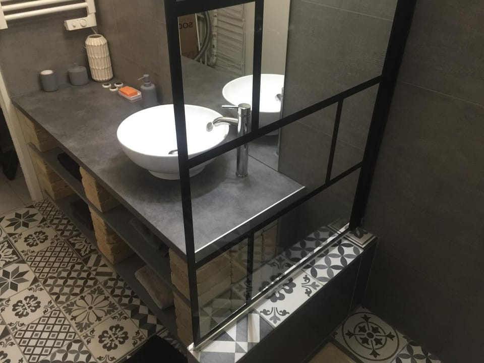 Logement sur pte cour, rez de chaussée, WIFI, CLIM Apartment in Vedène