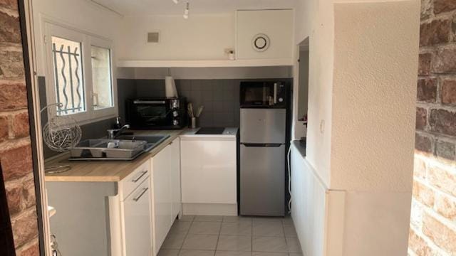 Logement sur pte cour, rez de chaussée, WIFI, CLIM Apartment in Vedène